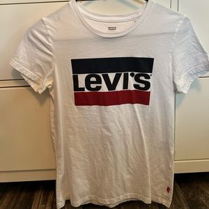Levi’s t shirt